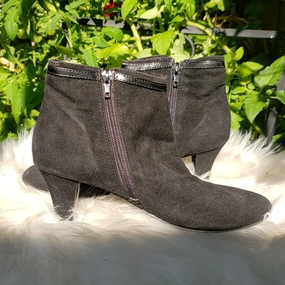 Annie's shoes Black zip ankle boots heeled 8